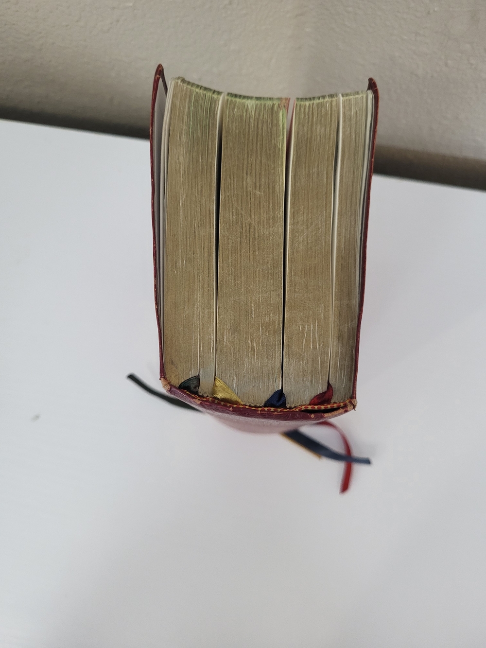 Vatican II Weekday Missal - Burgundy with Gold Stamping - Picture 3 of 7